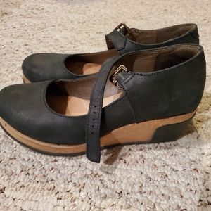 El Naturalista Black Mary Janes size 39